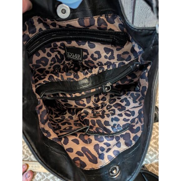 Tyler Rodan faux patent leather shoulder purse medium - Picture 4 of 6